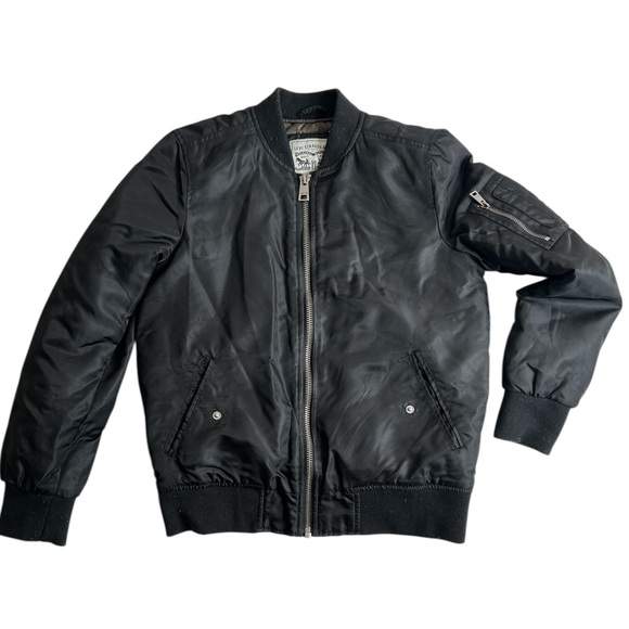 Levi’s Black Bomber Jacket – Minimalist Sleek Design - Picture 1 of 7